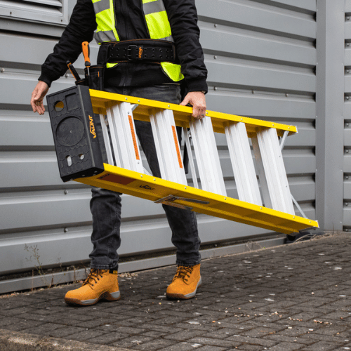 Vaunt 4 Tread Fiberglass Ladder 1.11m